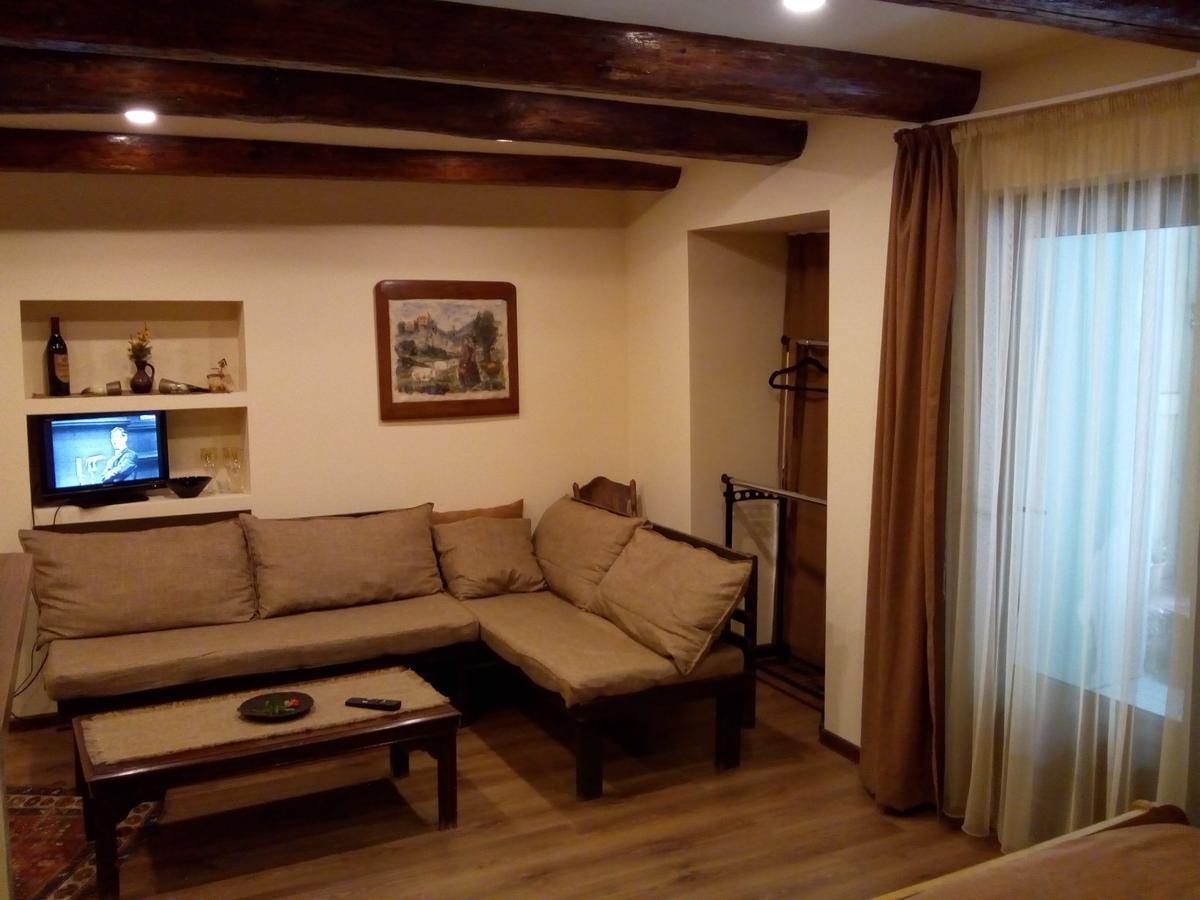 Low Budget Room With King Size Bed Tbilisi Bagian luar foto