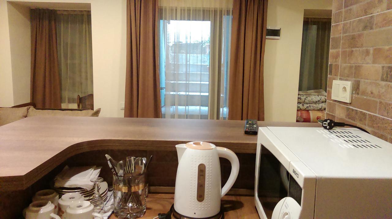 Low Budget Room With King Size Bed Tbilisi Bagian luar foto