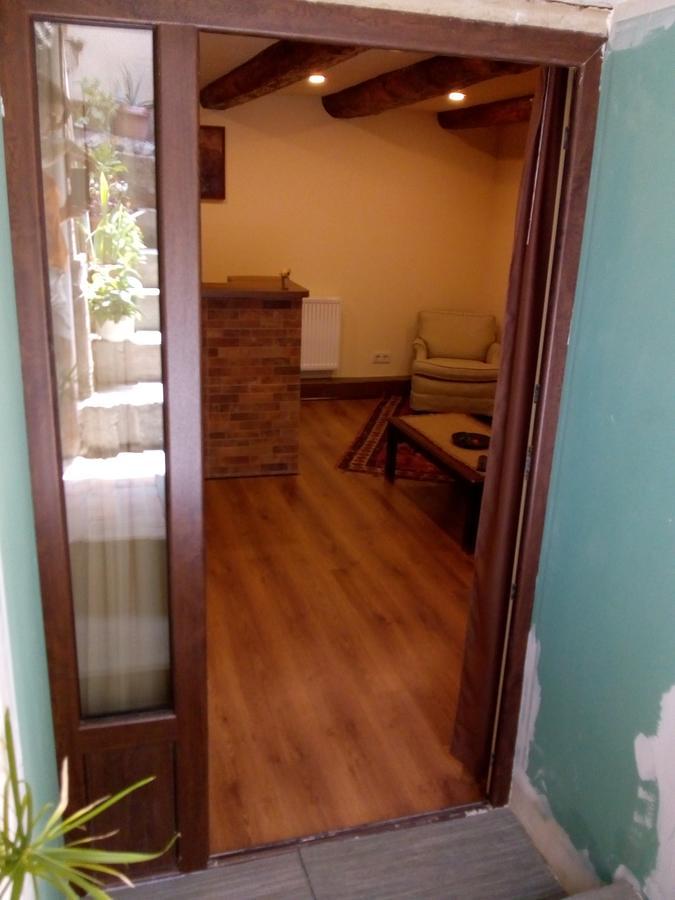 Low Budget Room With King Size Bed Tbilisi Bagian luar foto