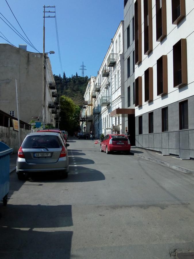 Low Budget Room With King Size Bed Tbilisi Bagian luar foto