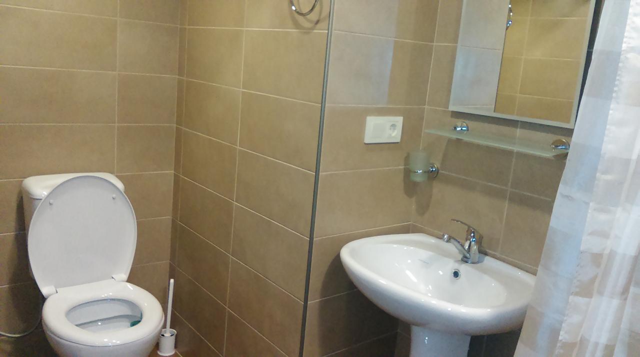 Low Budget Room With King Size Bed Tbilisi Bagian luar foto