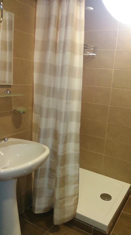 Low Budget Room With King Size Bed Tbilisi Bagian luar foto